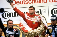 Na stupních vítězů Velké ceny Německa 1982 – vlevo René Arnoux (Renault) a vítěz Patrick Tambay (Ferrari)