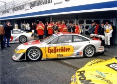 Hans-Joachim Stuck (Opel Calibra V6) skončil v ITC/ /DTM 1996 na devátém místě, týmový kolega Manfred Reuter dobyl titul