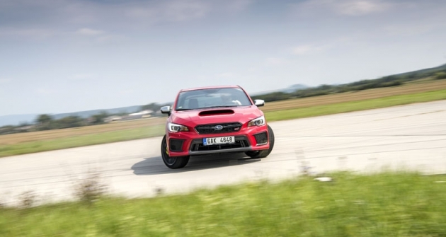 Videotest Subaru WRX STI je k vidění na facebookovém profilu časopisu Automobil