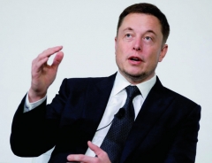 Elon Musk je snad vizionář, určitě ovšem nositel technických a technologických inovačních procesů. Ovšem zdá se být též geniálním finančníkem svých obchodních eskapád.