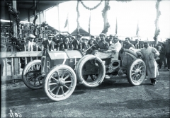 Ve voze Isotta-Fraschini v roce 1908 na Targa Florio.