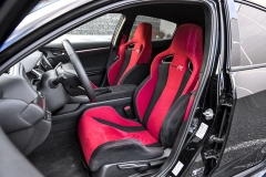 Vynikající, výrazně tvarovaná sedadla modelu Civic Type R patří k tomu nejlepšímu, co je aktuálně v daném segmentu k dispozici