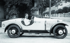 Karel Tunal Divíšek, všesportovec z Brna, získal jako soukromý jezdec celou řadu zajímavých umístění a vítězství na různých, většinou lokálních závodech s několika variantami sportovních vozidel „Z“. Fotografie z roku 1929.