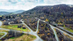 Zkušební polygon postavila automobilka TATRA v několika etapách za svoje finanční prostředky s původním přispěním armády.