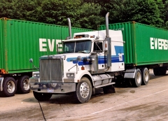 Oblíbený třínápravový tahač Western Star 4964 Conventional Highway Classic