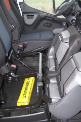 Renault – Pod lavicí pro spolujezdce je objemný zavazadlový prostor