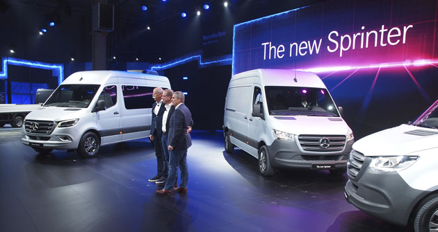 Světová premiéra automobilu Mercedes-Benz Sprinter třetí generace v Duisburgu