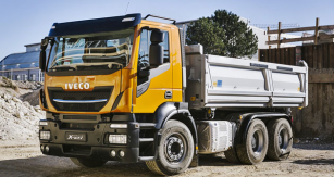 Iveco Stralis X-WAY a valníkovou nástavbou