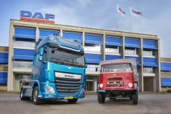 DAF XF výroční edice vedle modelu A 1600 z roku 1968