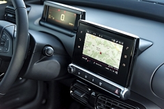 Komunikační rozhraní mezi řidičem a vozem je svěřeno dvěma displejům
