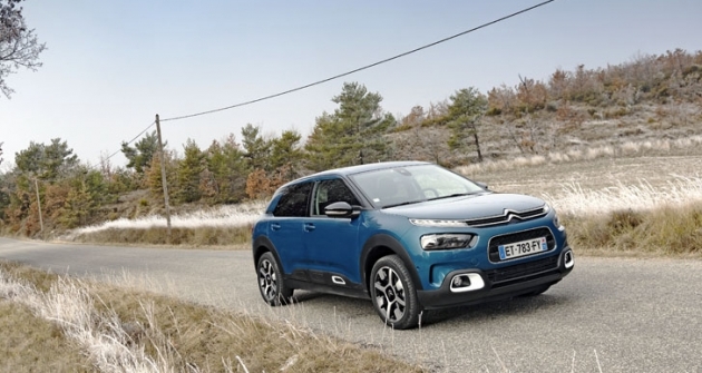 Modernizovaný C4 Cactus designem přídě zapadá mezi ostatní soudobé Citroëny