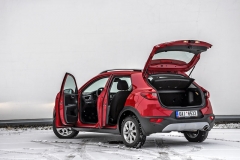 Kia Stonic představuje náhradu za malé kombi. A opravdu je praktičtější než hatchback Rio