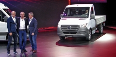 Dieter Zetsche, Volker Mornhinweg, Florian Martens a nový Sprinter při slavnostní premiéře