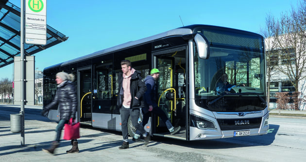 Zcela nový motor MAN D15 byl nejprve instalován jako pohon nových autobusů třídy MAN Lion‘s City.