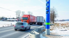 Na státních silnicích v Německu budou kontrolovat placení mýta u nákladních vozidel od celkové hmotnosti 7,5 t takovéto mýtné sloupky.