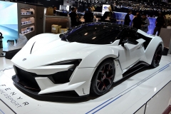 W Motors Fenyr SuperSport (400 km/h, 0 – 100/200 km/h za 2,7/9,4 s). Vznikne 100 kusů