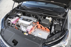 Hybridní pohon se zážehovým čtyřválcem 2,5 l má původ v Toyotě RAV4