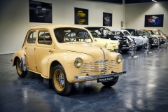 Renault 4 CV neboli „želvičku“ není nutné představovat. V letech 1946 až 1961 jich vzniklo přes 1,1 milionu kusů a byl to právě tento vůz, jenž „Francii postavil na kola“