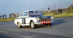 Lotus Cortina (typ 28) na základě sériového vozu Ford, na snímku úspěšný Bengt Söderström jako vítěz Britské RAC Rallye 1966