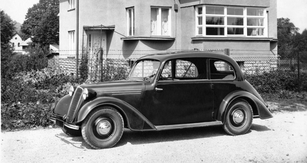 Tatra 57 B ročníku 1939 s novou zaoblenou maskou a volantem vlevo