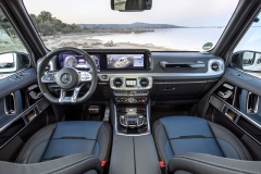 Interiér třídy G poskytuje vrcholný luxus odpovídající zvyklostem u vozů vyšších segmentů. Interiér oproti předchůdci zaujme především větší šířkou
