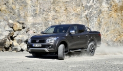 Fiat Fullback nezaskočíte. V náročných podmínkách lomu jsme ocenili redukci i závěry diferenciálů