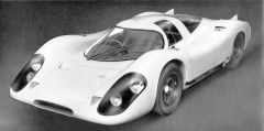 Porsche 917 v plné kráse na snímku z vzácného originálního prospektu, který stuttgartská firma Porsche vydala už v roce 1969