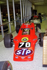 Turbínové Lotusy 56 bojovaly o prvenství v roce 1968, ale vyřadily je poruchy (Graham Hill devatenáctý s prasklým závěsem kola)