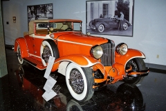 Věhlasný architekt Frank Lloyd Wright navrhl neobvyklou barvu Taliesin Orange pro svůj Cord L29 (1929)