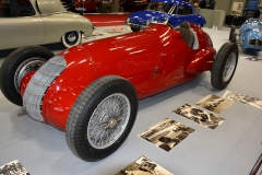 Alfu Romeo Type 308 (1938) s řadovým osmiválcem 3,0 l a kompresorem Roots (300 k; 270 k) zkonstruoval Gioacchino ­Colombo na základě pokynů Enza ­Ferrariho. Debutovala na GP Pau (1938). Jean-Pierre Wimille s ní vyhrál třikrát: GP de Bourgogne 1946; GP du Roussillon – Circuit des Platanes a GP São Paulo 1948