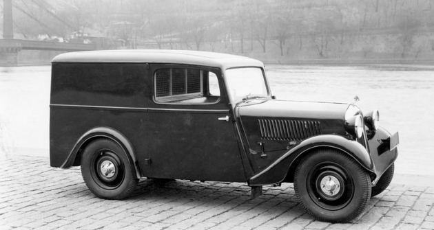Jedna ze dvou prvních dodávek Škoda Popular na snímku z jara 1934