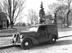 Dodávkový vůz ročníku 1938 s motorem OHV a světlomety na blatnících