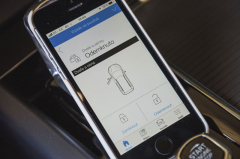Hybridní systém a další vlastnosti vozu lze sledovat v aplikaci Volvo On Call na displeji chytrého telefonu