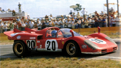 Ferrari 512 S Spider (No.1012) dvojice Ickx/Schetty na trati dvanáctihodinovky v Sebringu na Floridě (1970)