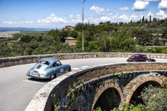 Klasické vozy a historické krásy Itálie – máloco jde tak dobře dohromady. Porsche 356 v San Quirico d´Orcia
