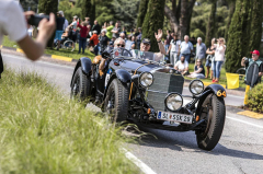 Mercedes-Benz 710 SSK z roku 1929 dosahuje výkonu 225 k. Šestiválec má objem 7 litrů