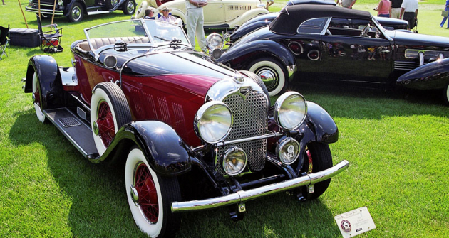 Auburn 8-120 Boattail Speedster model 1929, řadový osmiválec 88 kW (120 k), se dodával také s jinými karoseriemi (sedm typů)