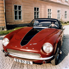 JK 2500 v podobě z roku 1958 s ­motorem V8 a nápisem Tatra