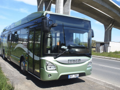 Dalším ekologickým autobusem Iveco je i hybridní Crossway