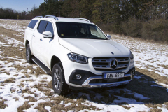 Pick-up Mercedes-Benz X 250 d Power/AT si užil alespoň zbytků sněhu