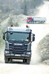 Stavební vozidla Scania New Generation XT jsou jedny z nejsofistikovanějších na automobilovém trhu. Jízda s nimi je opravdu velmi komfortní a evokuje řízení osobního automobilu střední třídy. S motorem DC 13 ve výkonové verzi 500 k je to opravdová radost.