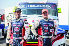 Dvojice pilotů Buggyra RAcing pro sezonu 2018: vlevo – Oly Janes, rodák z Bristolu, vpravo mistr Evropy pro rok 2017 Adam Lacko.