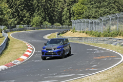 Z Range Roveru Sport SVR byl na zatáčky hezký výhled. Stejně jako Jaguary, i on byl laděn právě na Nordschleife