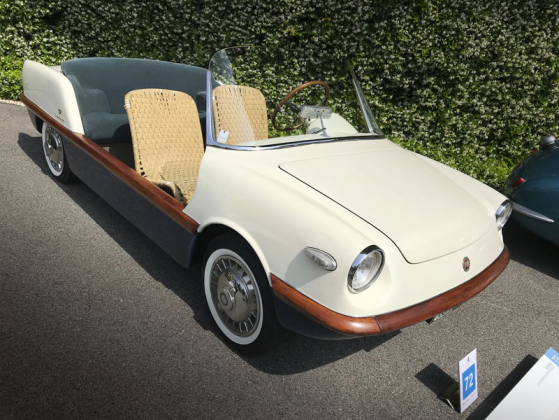 Nikdy nerestaurovaný Boano Fiat 500 Spiaggia (1958), přesně ve stavu, v jakém jej do roku 1972 používal Giovanni Agnelli. Nikdo už nespočítá filmové hvězdy a hvězdičky, které si na jeho sedadlech užívaly la dolce vita v okolí vily  „La Leopolda“ ve Villefranche-sur-Mer,  jednom z nejdražších míst Riviéry