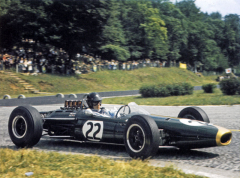 Dan Gurney (Brabham BT7 Climax V8) na Velké ceně Francie v Rouenu (1964)