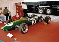 Brabham BT18 s továrním motorem Honda 1,0 l, jehož jezdci Jack Brabham a Denny Hulme vyhráli všechny závody formule 2 v roce 1966 s výjimkou jediného!