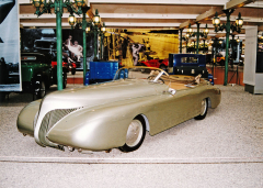 Arzens La Baleine, představa designéra Paula Arzense o budoucnosti automobilu, byla vytvořena před sedmdesáti lety