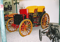 Dvoumotorový kočár bez koní Menier Double Phaeton (1893)