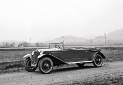První karosovaná Tatra 17, čtyřdveřový faeton ještě bez předního nárazníku (1925)