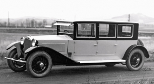 Nástavková limuzína Tatra 17 s posuvnými okny ve dveřích a nárazníkem (1926)